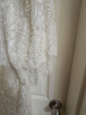 Elegant Pearl-Beaded Lace Wedding Dress - White